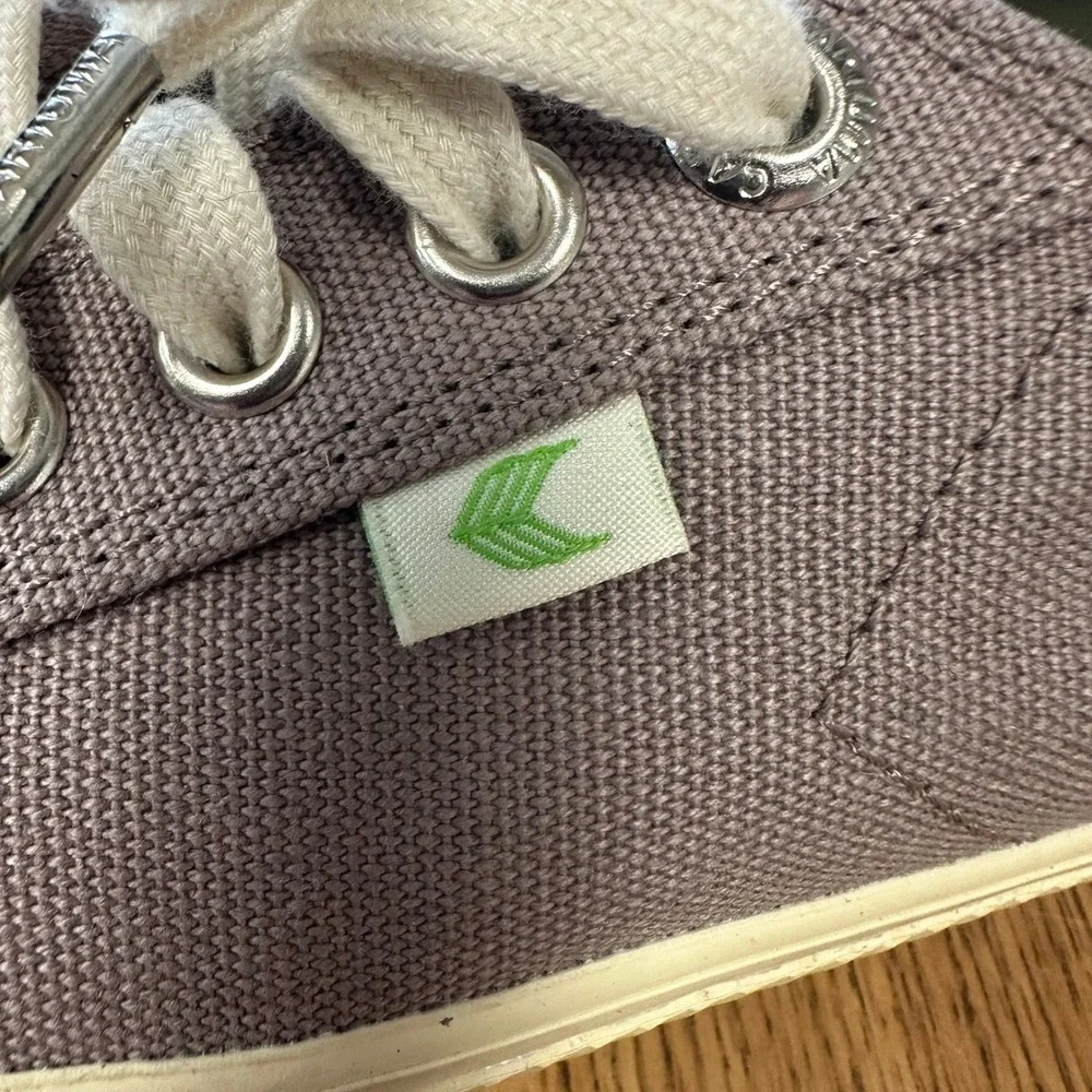 Cariuma OCA Low Canvas Sneakers Rosewood Grey Womens 6.5 Mens 5 Eco friendly